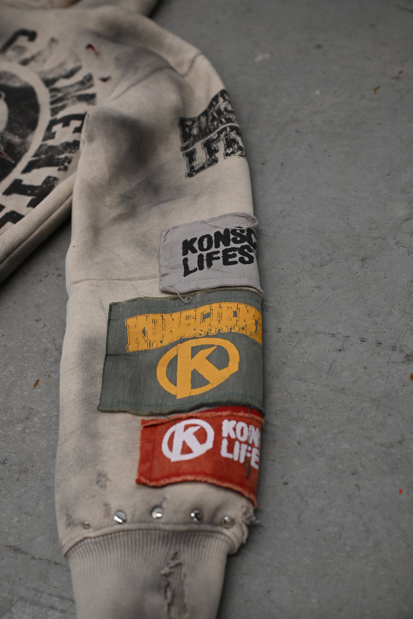 “AGED DISTRESSED” ZIP-UP HOODIE